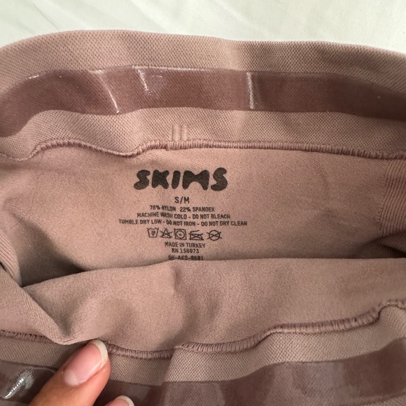 BNWOT Sculpting Short Umber S/M - Picture 3 of 3